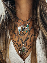 Load image into Gallery viewer, Hubei Wavy Necklace

